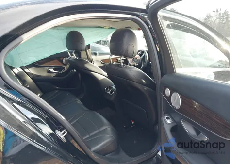 2017 Mercedes-Benz C 300 4Matic из США, поврежденный, VIN 55SWF4KB9HU210235